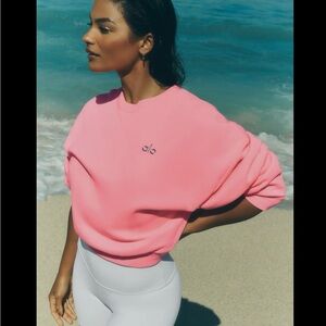 ALO Yoga Accolade 💕 Neon Bubblegum Pink 💕 Cropped Sweatshirt